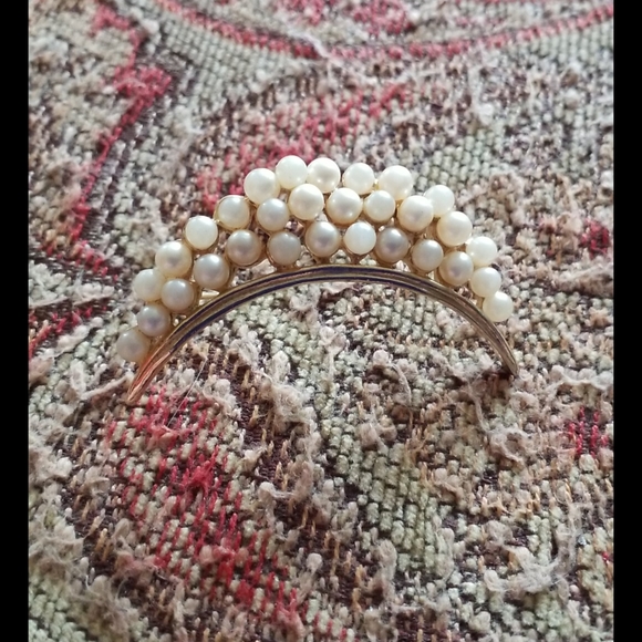 Pearl Crescent Goldtone Brooch Pin - Picture 4 of 16